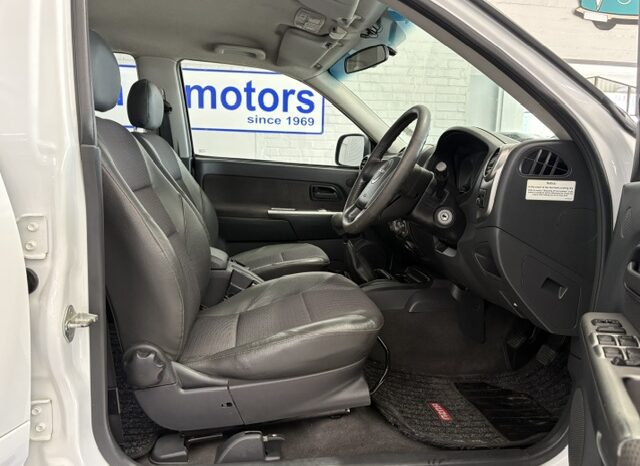 ISUZU KB 300 D-TEQ LX D/CAB 2010 full