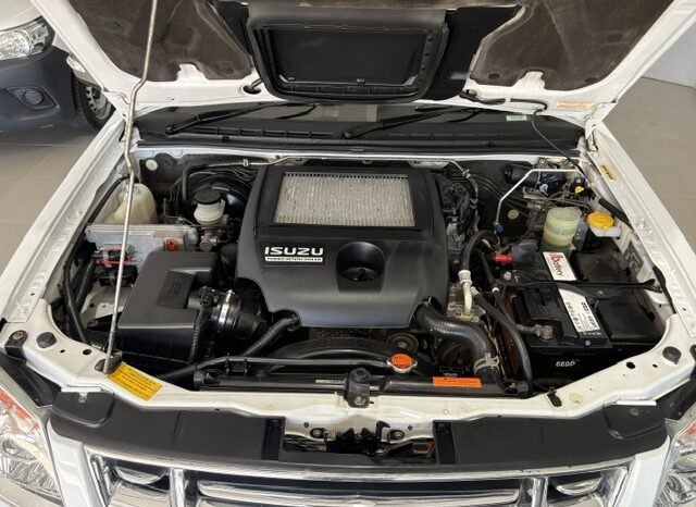 ISUZU KB 300 D-TEQ LX D/CAB 2010 full