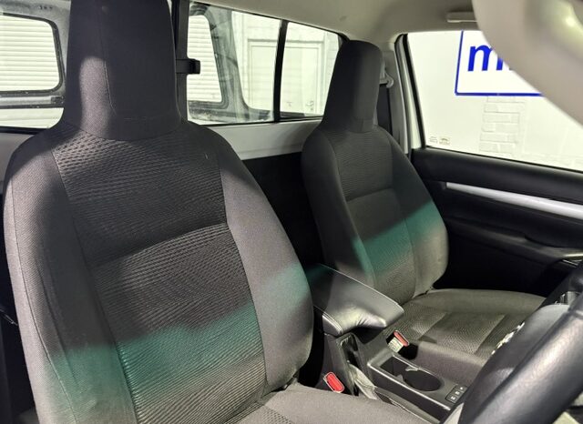 TOYOTA HILUX 2.8 GD6 RAIDER 4X4 S/C P/U 2018 full
