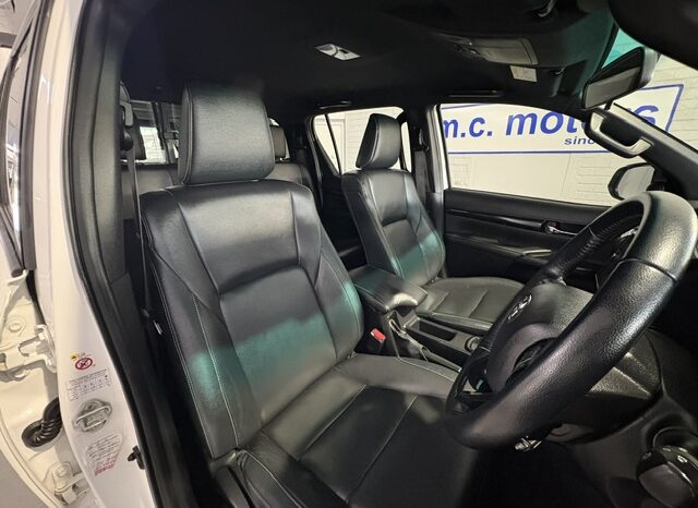 TOYOTA HILUX 2.8 GD6 DAKAR 4X4 AUTO D/CAB P/U 2018 full