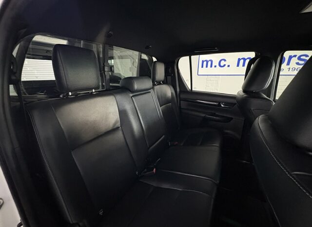 TOYOTA HILUX 2.8 GD6 DAKAR 4X4 AUTO D/CAB P/U 2018 full