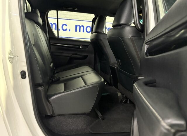 TOYOTA HILUX 2.8 GD6 DAKAR 4X4 AUTO D/CAB P/U 2018 full