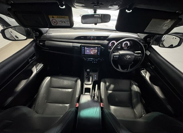 TOYOTA HILUX 2.8 GD6 DAKAR 4X4 AUTO D/CAB P/U 2018 full