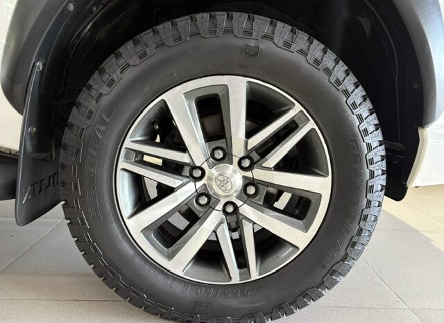 TOYOTA HILUX 2.8 GD6 DAKAR 4X4 AUTO D/CAB P/U 2018 full